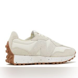 New balance 327 linen and sea salt in great condition size 9.5